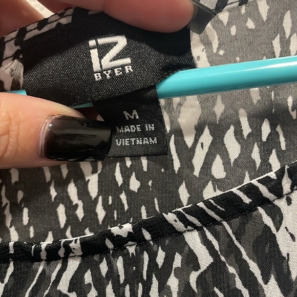 IZ Byer top size medium - Picture 3 of 4
